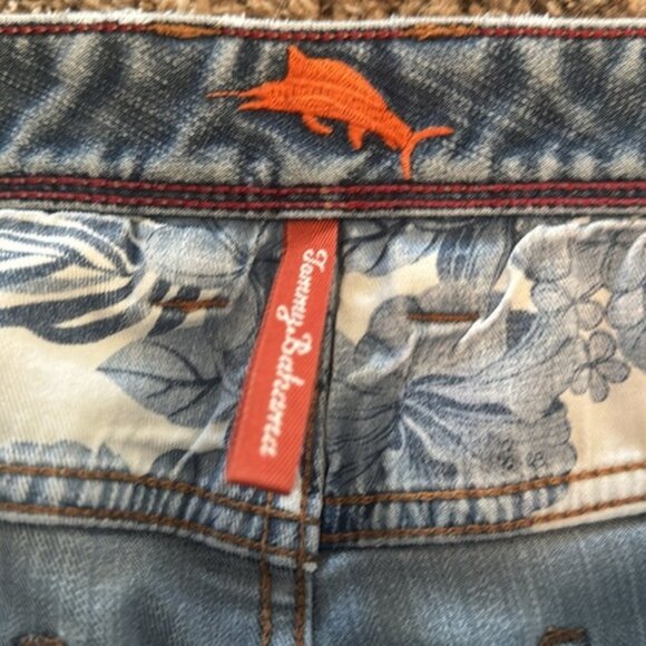 Tommy Bahama 32 x 28 Light Wash Distressed Athletic Straight - Picture 3 of 16